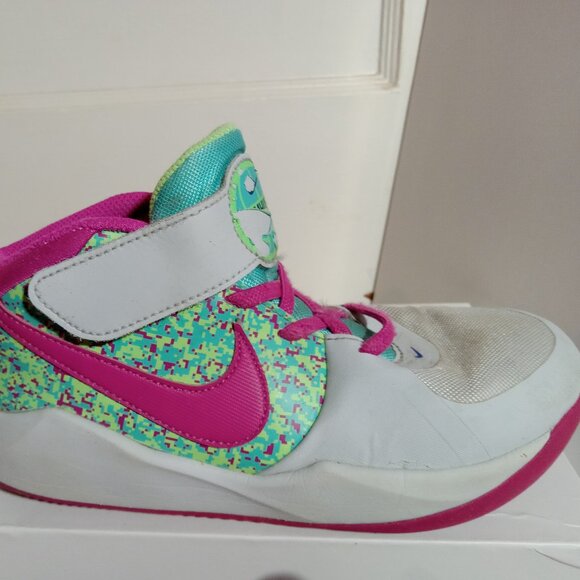 Nike Team Hustle D9 'Digital Pixel' DC1995-001 Shoes Basketball youth size 13C - Picture 1 of 4